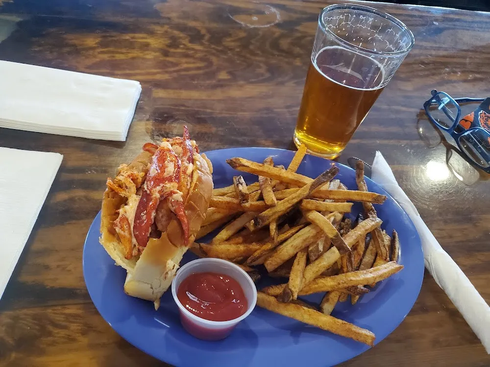 Lobster Roll with Fries
